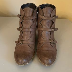 Franco Sarto Size 8.5 man made leather scalloped heeled boots